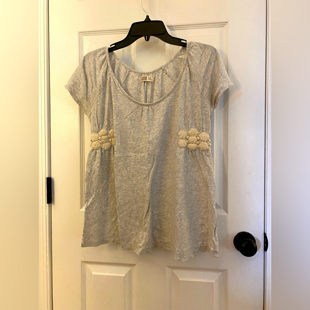 Short sleeve top with Side decor